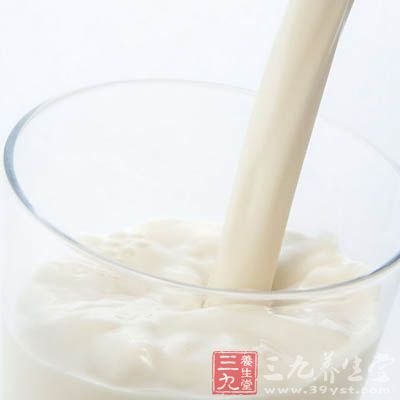 酸牛奶(俗称酸奶)是以牛乳或复原乳为主要原料
