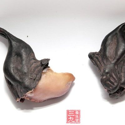 再烧半锅水,水开后放入豆腐煮5分钟,然后捞出沥干水 再烧半锅水,水开后放入豆腐煮5分钟,然后捞出沥干水