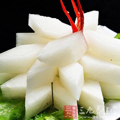 白萝卜、生姜、梨各10克，均匀切片后，水煎代茶饮用。治咳嗽多痰