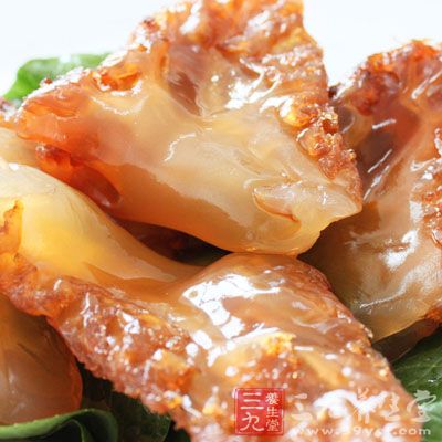 海蜇+红枣+红糖:海蜇与红枣、红糖熬制成膏,能辅助治疗消化道溃疡 海蜇+红枣+红糖:海蜇与红枣、红糖熬制成膏,能辅助治疗消化道溃疡