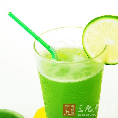 黄瓜汁是很棒的紧肤水