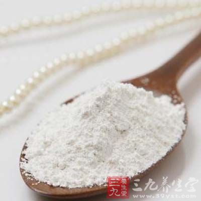 每天晚上用祛痘洗面奶清洁脸部后