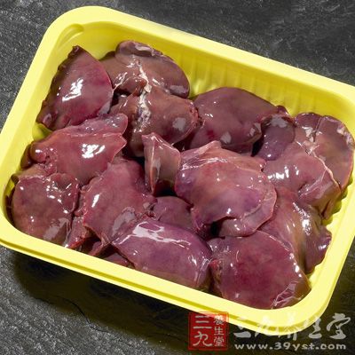 鸡肝中维生素A的含量远远超过奶、蛋、肉、鱼等食品