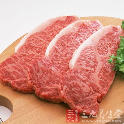 注水肉肌肉間隙含有水分，肌纖維腫脹、肌肉光亮