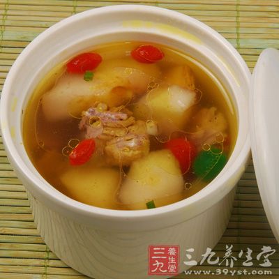 乌雌鸡：治反胃，腹痛，踒折骨疼，乳痈。安胎