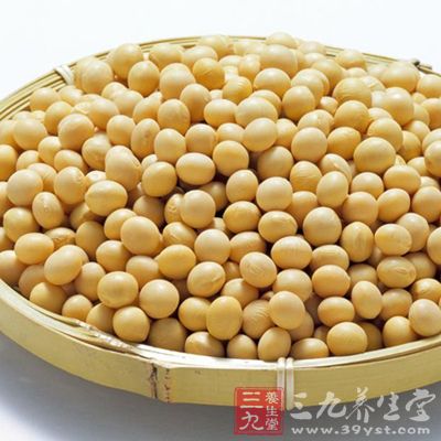 准备的材料：黄豆、菠菜、白糖和食盐