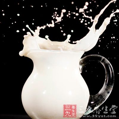 鮮牛奶是一種僅次于人類母乳的營(yíng)養(yǎng)成份全營(yíng)養(yǎng)價(jià)值高的液體食品