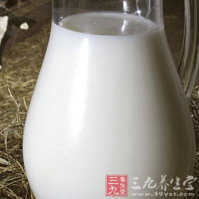 鲜牛奶是一种仅次于人类母乳的营养成份全营养价值高的液体食品