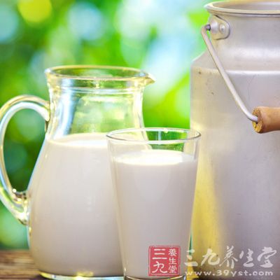 鲜牛奶是一种仅次于人类母乳的营养成份全营养价值高的液体食品