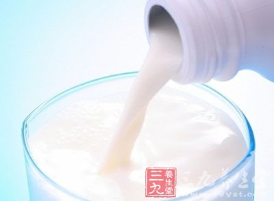 这样可以满足不同人群的营养需求，所以奶粉的营养成分全面