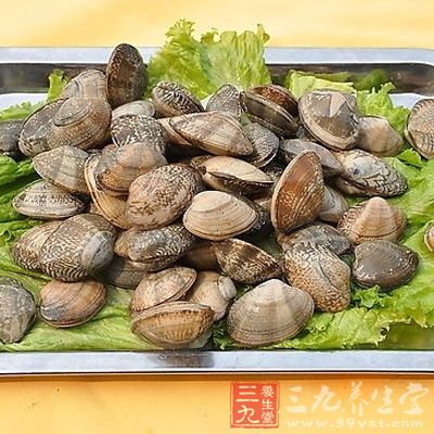 人們在食用蛤蜊和貝類食物后，常有一種清爽宜人的感覺