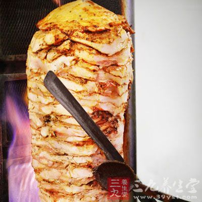 阿达纳烤肉中肥肉较多，有点腻，味道甜辣