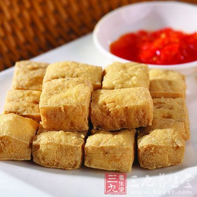 洒上孜然粉，涂抹上海鲜酱