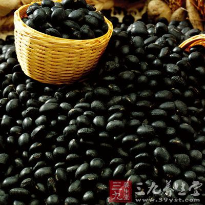 黑豆100克,糙米醋300毫升 黑豆100克,糙米醋300毫升