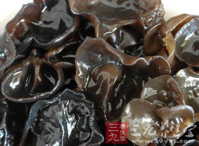 黑木耳被营养学家誉为“素中之荤”和“素中之王” 黑木耳被营养学家誉为“素中之荤”和“素中之王”