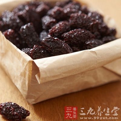 黑枣作为柿属食物之一，当然具有柿属食物富含维生素C的共同特点