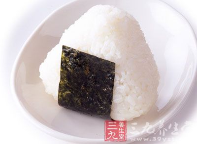 糯米150克、熟嫩玉米粒50克、豆沙、炒好的白芝麻适量 糯米150克、熟嫩玉米粒50克、豆沙、炒好的白芝麻适量