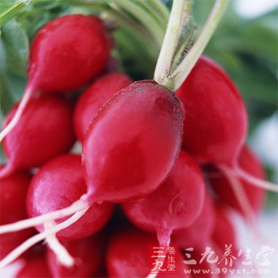 過(guò)飯后給小孩吃一個(gè)紅蘿卜，連續(xù)吃幾天就會(huì)改