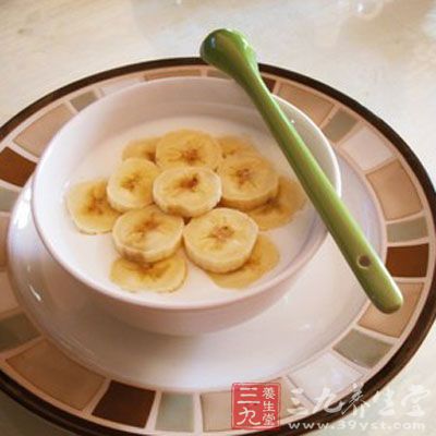 在酸奶刚生产出来时,里面都是活菌 在酸奶刚生产出来时,里面都是活菌