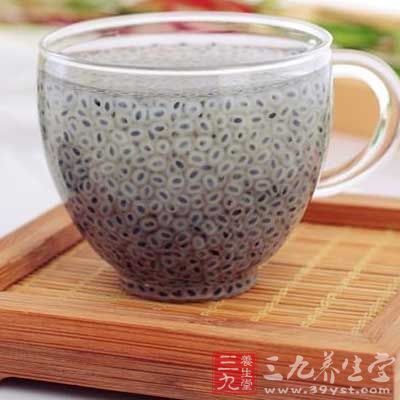 兰香子其大小如芝麻，黑色，无味，可溶于水