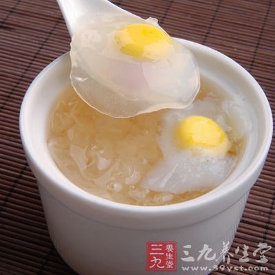 乳鸽蛋的家常做法之一是鸽蛋银耳羹