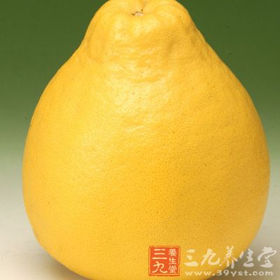 柚子具有理气化痰、润肺清肠、补血健脾等功效，能治食少、口淡、消化不良等症