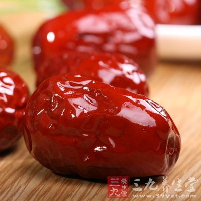 紅棗有促進(jìn)腸蠕動的功能，是減肥的佳品