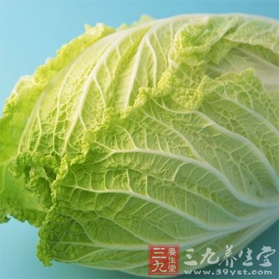 大白菜中含有大量的粗纖維，可促進(jìn)腸壁蠕動(dòng)