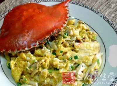 炒芙蓉蟹又称芙蓉炒活蟹，这道菜是广东百姓家中的常客