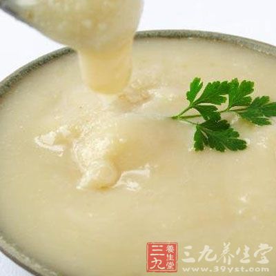 再下熟猪油，烧至三成热时