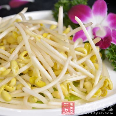 黄豆芽性味甘寒，内含有蛋白质