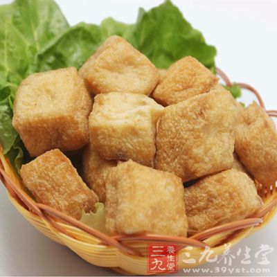 要适宜多吃富含“造血原料”的食品，如豆制品