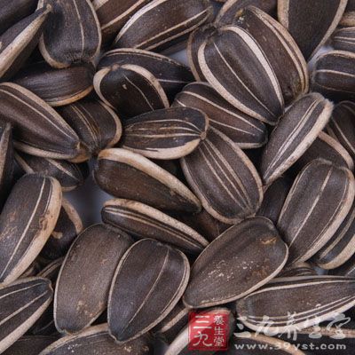 瓜子壳卡在喉咙怎么办 瓜子壳卡在喉咙怎么办