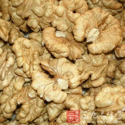 核桃仁10克,炒香嚼食 核桃仁10克,炒香嚼食