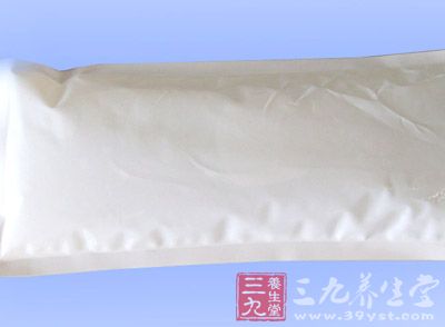 然后尽快的找个冰袋冷敷一下脚部 然后尽快的找个冰袋冷敷一下脚部