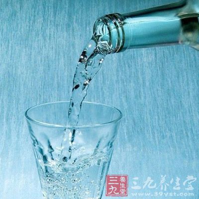 60度白酒8两,尖红辣椒(又名朝天椒)1两 60度白酒8两,尖红辣椒(又名朝天椒)1两