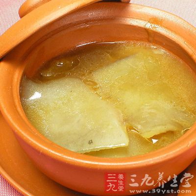 例如多喝些绿豆汤、冬瓜汤、丝瓜汤、菊花水，多吃西瓜等水果