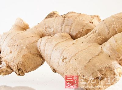 生姜性温,其特有的“姜辣素”能刺激胃肠黏膜 生姜性温,其特有的“姜辣素”能刺激胃肠黏膜