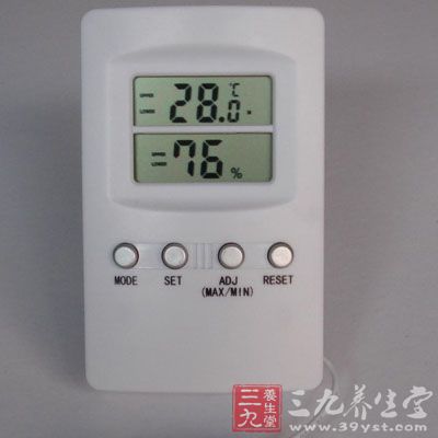 如果自己感觉掌握不好湿度，不妨买个温湿度计
