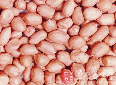 猪脚600公克,花生100公克 猪脚600公克,花生100公克