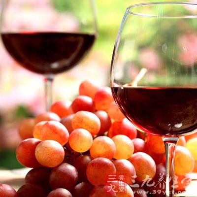 干红葡萄酒的功效 干红葡萄酒有哪些功效