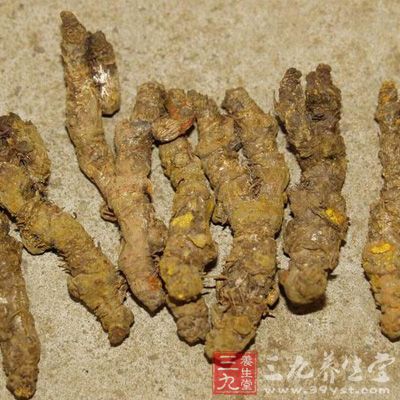 用黄连粉(每次0.6g，每日4-6次)内服，并配合1%黄连溶液漱口，治疗轻症白喉