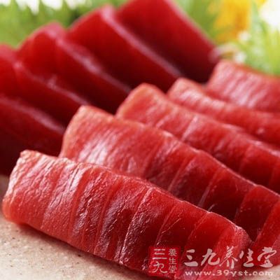 牛肉2千克,盐20克,酸奶、牛奶各65克,洋葱适量 牛肉2千克,盐20克,酸奶、牛奶各65克,洋葱适量