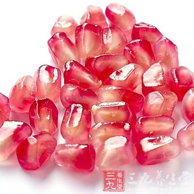 但是小孩子的话,石榴籽要吐掉 但是小孩子的话,石榴籽要吐掉