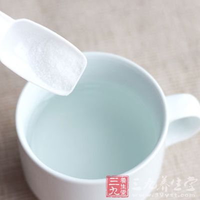 盐水洗眼可预防角膜炎 盐水洗眼可预防角膜炎
