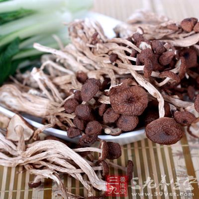 茶樹(shù)菇色，香。味頗佳味道獨(dú)具一格