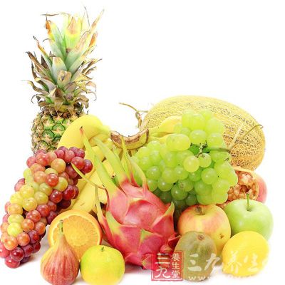 水果类：水果基本上都属于低嘌呤食品，但仍不宜大量