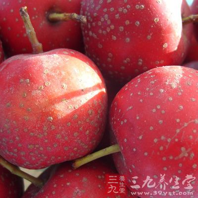 山楂有強(qiáng)心作用，對(duì)老年性心臟病有益處