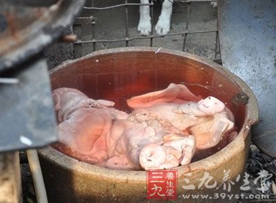 熟食店老板卖万斤毒猪头肉为盈利