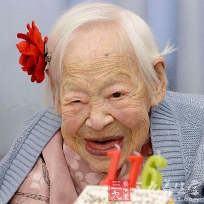 116岁的gertrude weaver是世界上第二老的人,出生于1898年7月4号.